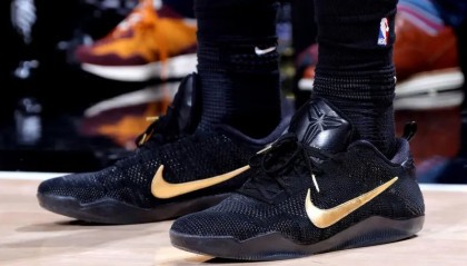 天博直播-德罗赞穿着黑金科比11Elite，空砍39分4篮板6助攻2抢断