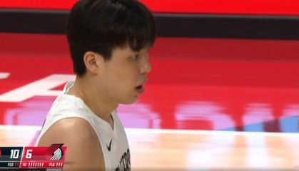 积极性拉满！杨瀚森首节登场已经连续拿下3个篮板！